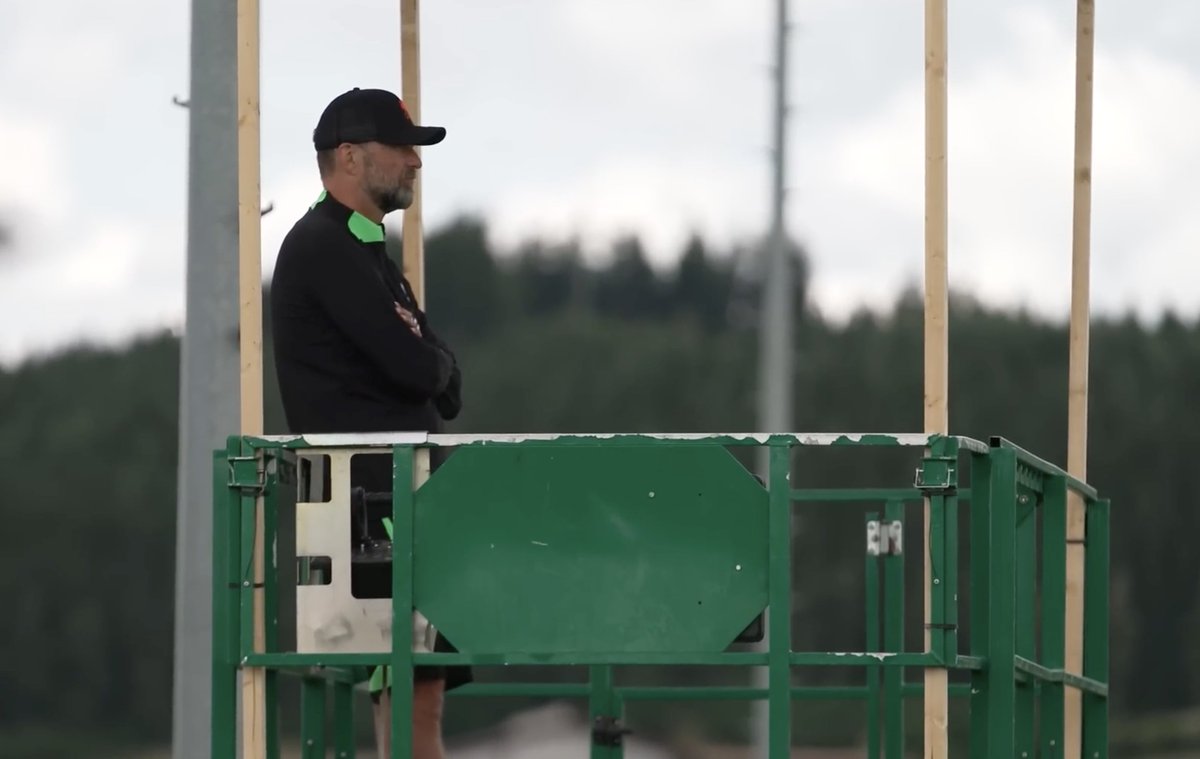 PedMenCoach's tweet photo. Coaches in football have so much to gain from observing training sessions (and games) from a higher perspective. The insights gained are invaluable! 📈⚽️ Do you often watch training (or games) from an elevated viewpoint? #FootballCoaching #HighPerspective #GameInsights https://t.co/vDqHRbOKVt