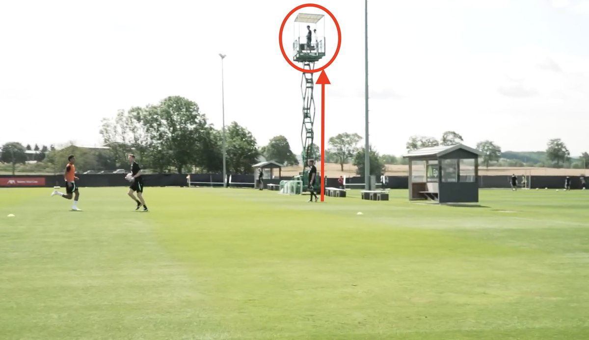 PedMenCoach's tweet photo. Coaches in football have so much to gain from observing training sessions (and games) from a higher perspective. The insights gained are invaluable! 📈⚽️ Do you often watch training (or games) from an elevated viewpoint? #FootballCoaching #HighPerspective #GameInsights https://t.co/vDqHRbOKVt