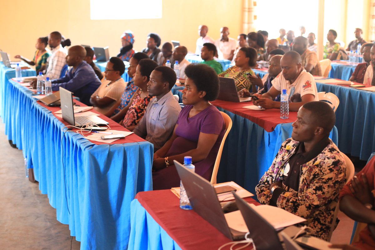 GakenkeDistrict's tweet photo. Vice Mayor ED @AimeNiyonsenga 
yasoje amahugurwa y'iminsi 4 yarimo kubera mu cyumba cy'inama cya Tantum Ergo yateguwe kubufanye bwa @RBCRwanda na @RwandaLocalGov agamije kongerera ubushobozi abakozi b'Utugari bashinzwe Iterambere n'Imibereho Myiza (SEDO) mu Karere kubijyanye, https://t.co/r3pWTGHwbG