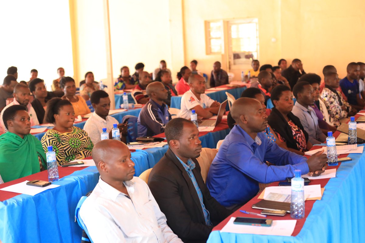 GakenkeDistrict's tweet photo. Vice Mayor ED @AimeNiyonsenga 
yasoje amahugurwa y'iminsi 4 yarimo kubera mu cyumba cy'inama cya Tantum Ergo yateguwe kubufanye bwa @RBCRwanda na @RwandaLocalGov agamije kongerera ubushobozi abakozi b'Utugari bashinzwe Iterambere n'Imibereho Myiza (SEDO) mu Karere kubijyanye, https://t.co/r3pWTGHwbG