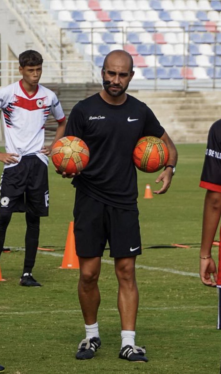 CaoRuben's tweet photo. Juguemos! Vamos a descubrirnos gracias al balón, elemento de comunicación sin idioma ni banderas.

Let's play! We are going to discover ourselves thanks to the ball, an element of communication without language or flags. https://t.co/hdKdzpXyQK