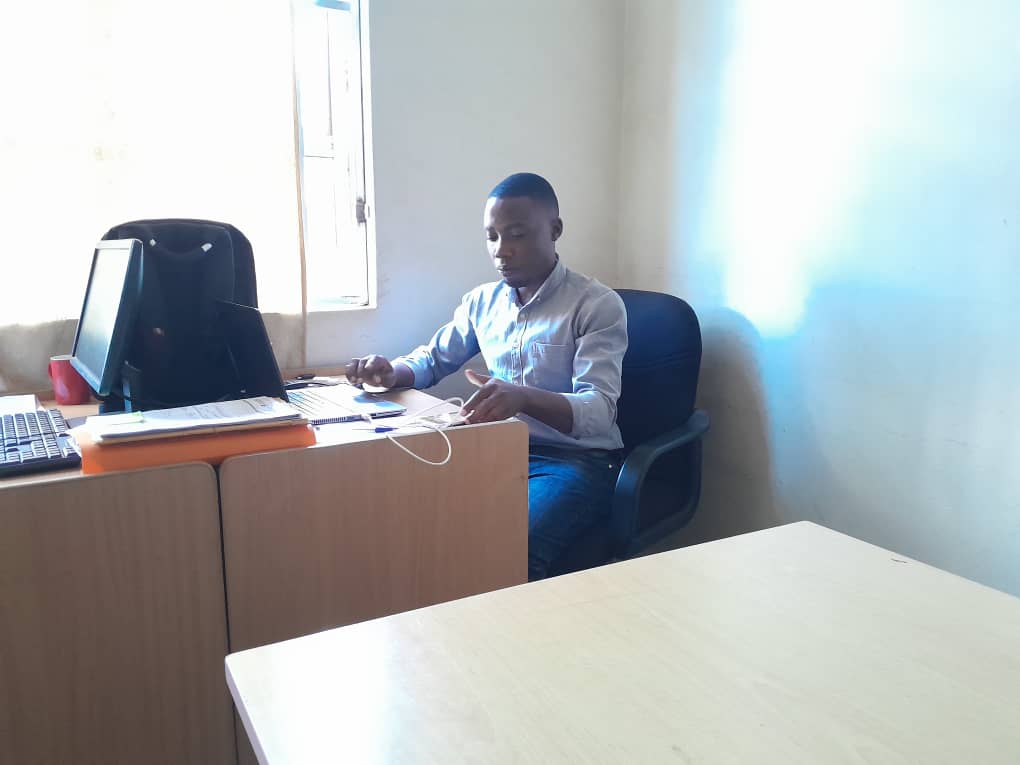 ajunasimonUg's tweet photo. After a day's hustle,then take few minutes to cross check these trends #Mbarara #Mubs #Mbidde #UPDF #Brenda #Remove #Martha #Jinja #Planned #Eeeeh & #RangeRover . https://t.co/8NwxFTEx4C