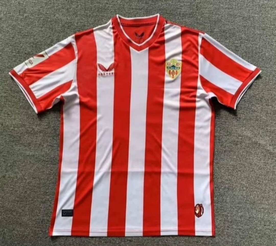 Vendo camiseta del Almería nueva talla L sin dorsal, envío rápido y por correos, me equivoqué de talla por eso la vendo. Consulta al MD