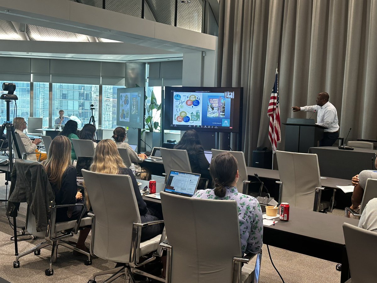 LibbyMD823's tweet image. Love getting to watch Reggie Moore speak about his work with @cicatmcw to help create safer communities in Milwaukee at @MCWtraumaacs @NatTrauma @Stimmermurillo @ColleenMTrevino @MKETraumaDoc @vanessapho