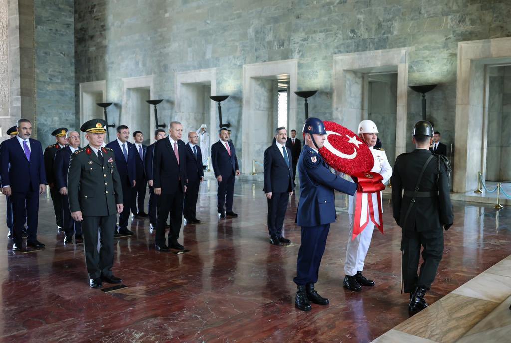 Yusuf__Tekin's tweet photo. Cumhurbaşkanımız Sayın @RTErdogan'ın başkanlığında katıldığımız Yüksek Askeri Şura (YAŞ) toplantısı Anıtkabir ziyareti ile başladı. TSK’nın yeni kadrolarına başarılar diler, YAŞ kararlarının ülkemiz için hayırlara vesile olmasını temenni ederim. https://t.co/1YzVZRleko
