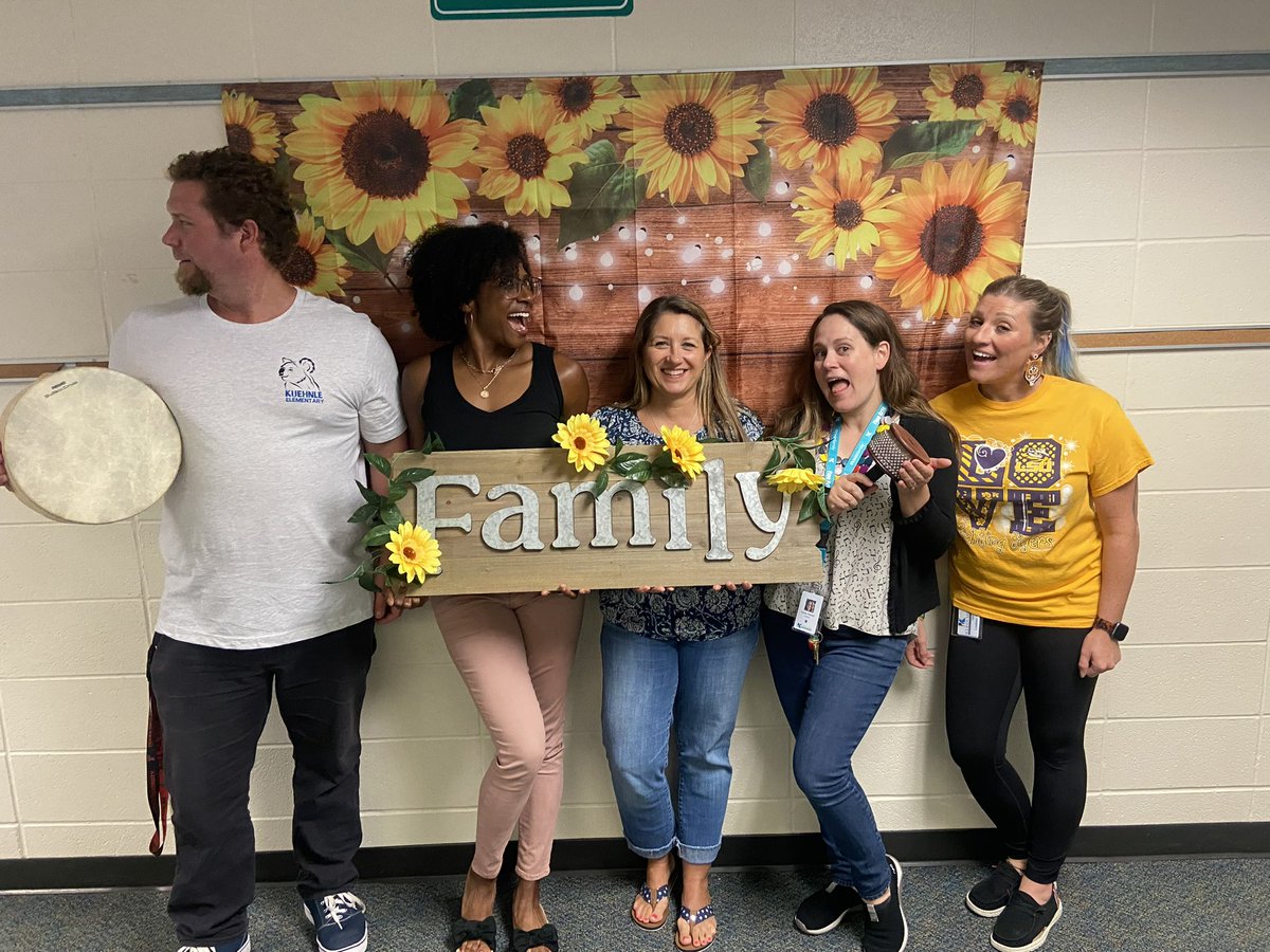 Special times with specials🤪🤪🤪 <a href="/KuehnleKISD/">Kuehnle Elementary</a> #plantingseedsgrowingleaders #koalap2pmoments #kleinfamily #whereisemilyandchelsea