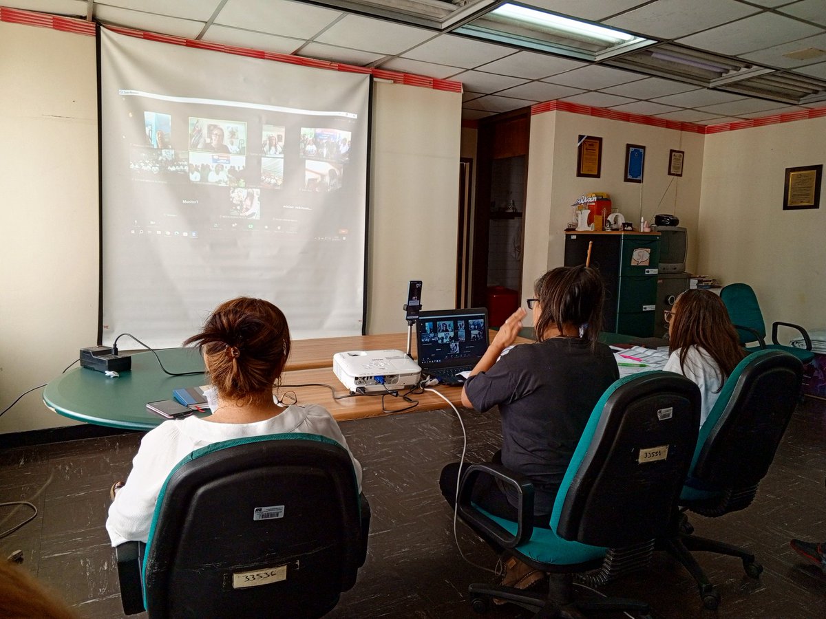 MisinRobinsonP2's tweet photo. #Ahora || Nuestra Pdta. @Sociabolivarian dirige Videoconferencia con estructuras de nuestra #MisiónRobinson Región Sur para continuar fortaleciendo la capacitación en las áreas productivas para futuros emprendimientos en los territorios.

@NicolasMaduro 
@_LaAvanzadora https://t.co/toXt46TV1e