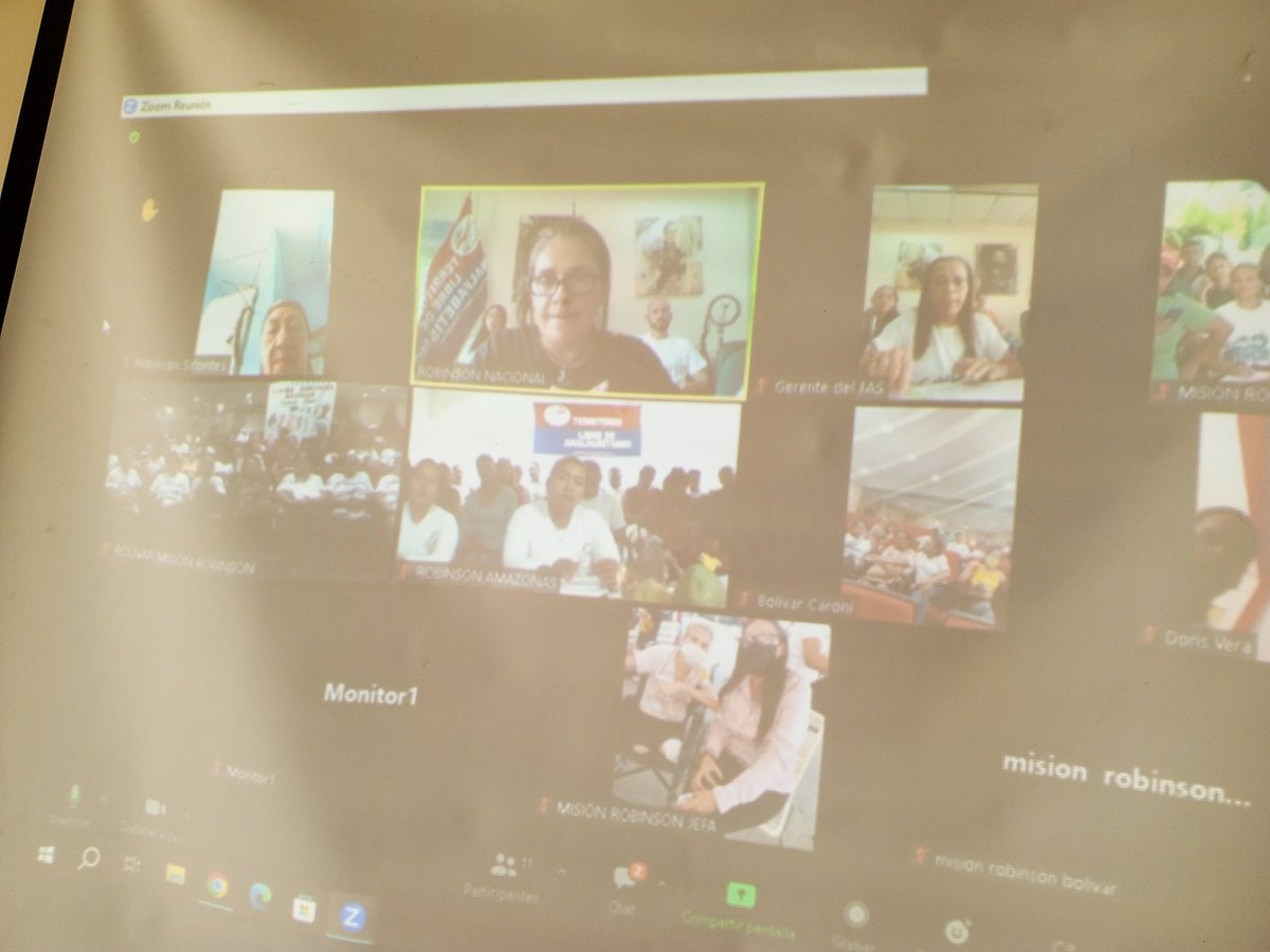 MisinRobinsonP2's tweet photo. #Ahora || Nuestra Pdta. @Sociabolivarian dirige Videoconferencia con estructuras de nuestra #MisiónRobinson Región Sur para continuar fortaleciendo la capacitación en las áreas productivas para futuros emprendimientos en los territorios.

@NicolasMaduro 
@_LaAvanzadora https://t.co/toXt46TV1e