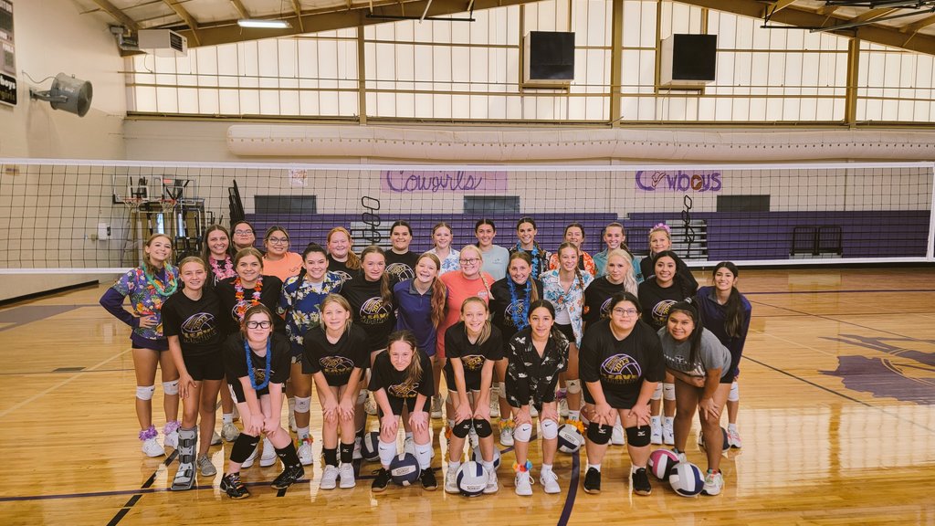 CoachFinger21's tweet photo. Tell me it's Hawaiian day without telling me it's Hawaiian day 🌸🌊 https://t.co/ES7XXNvjoc
