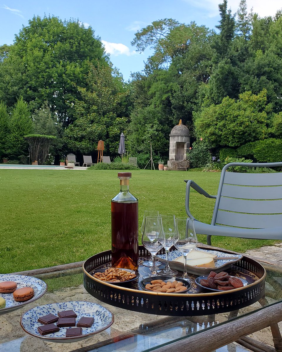 Cognac_Official's tweet photo. Dans un hôtel particulier au cœur du quartier historique de #Cognac, embarquez pour une #dégustation multisensorielle d'un Cognac en accord avec des bouchées sucrées et salées.
📸© Logis des Tourelles
#ExploreCognac #tourisme https://t.co/9WzJYtFXY2