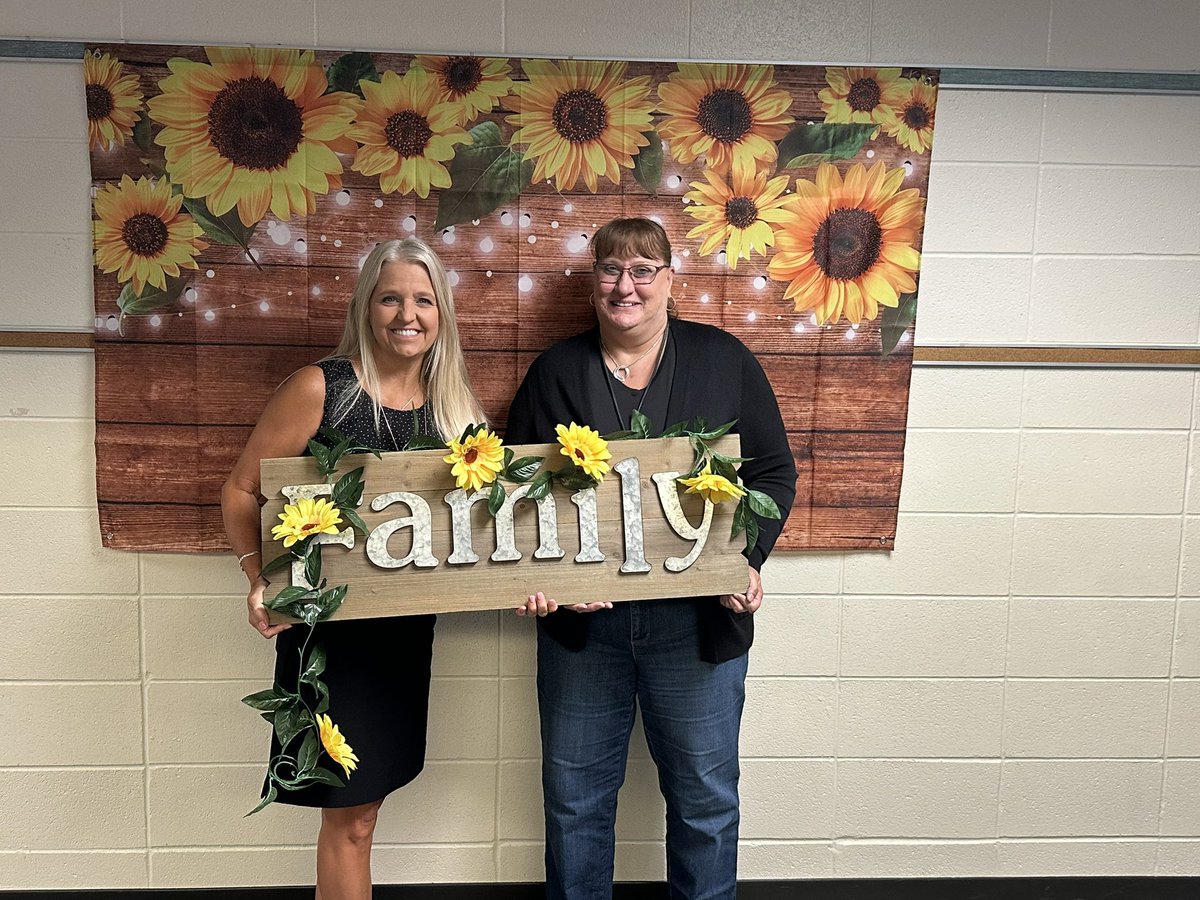 So excited to start this year! ❤️ my school! Planting Seeds. Growing Leaders. <a href="/KuehnleKISD/">Kuehnle Elementary</a> <a href="/KleinISD/">Klein ISD</a> #KleinFamily!  <a href="/VillarrealKISD/">Erica Villarreal</a> <a href="/RiojasLupe/">Lupe Riojas, M.Ed.</a> <a href="/garland_michele/">Michele Garland, M. Ed.</a> <a href="/KatieFroelke1/">Katie Froelke</a>