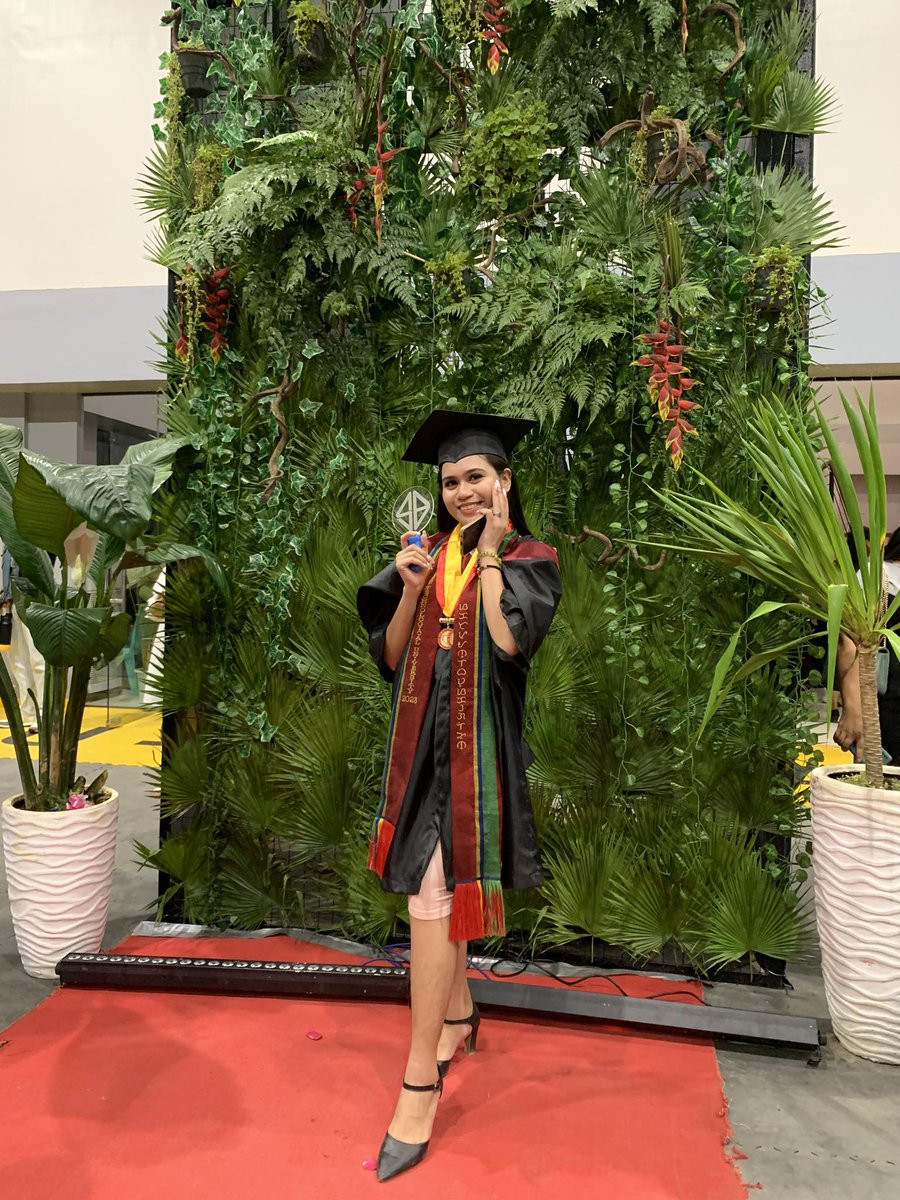 lingzichaseee's tweet photo. Wanted to thank @stellajero_

You may not know I existed but thank you so so much for inspiring me and for being my pahinga.

Your girl right here graduated with multiple awards 💗 You inspired me not to give up on anything and to do my best everytime. I hope ur proud of me 🥺 https://t.co/QA30azdnSj