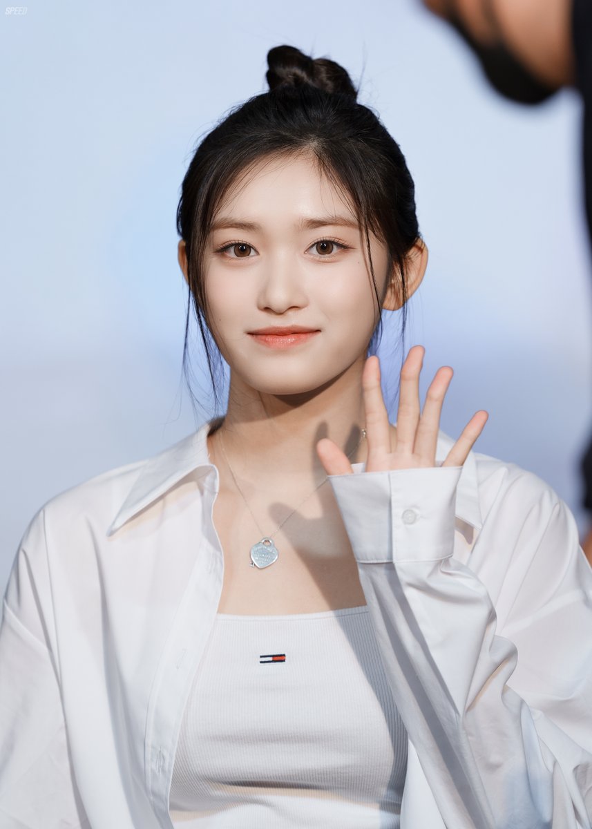 SPEED_REISEO's tweet photo. 230507 I've IVE 팬사인회

보고싶어😥

FULL SIZE
https://t.co/jMvf7yNaU2 (5184x7257)
https://t.co/6wNOA8Qgbn (5286x7400)

#아이브 #IVE 
#이서 #LEESEO https://t.co/GO37zHx1D4