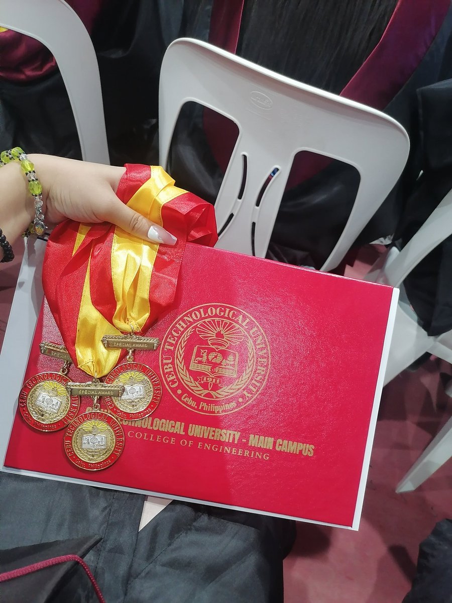 lingzichaseee's tweet photo. Wanted to thank @stellajero_

You may not know I existed but thank you so so much for inspiring me and for being my pahinga.

Your girl right here graduated with multiple awards 💗 You inspired me not to give up on anything and to do my best everytime. I hope ur proud of me 🥺 https://t.co/QA30azdnSj