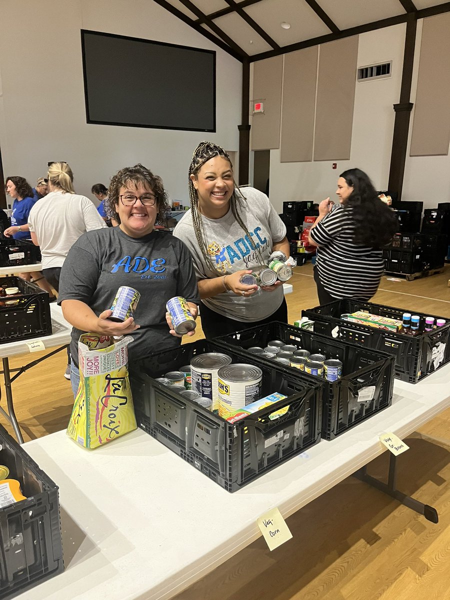 A great morning volunteering w/ the Hilliard food pantry for our staff retreat…all about service! #hcsd