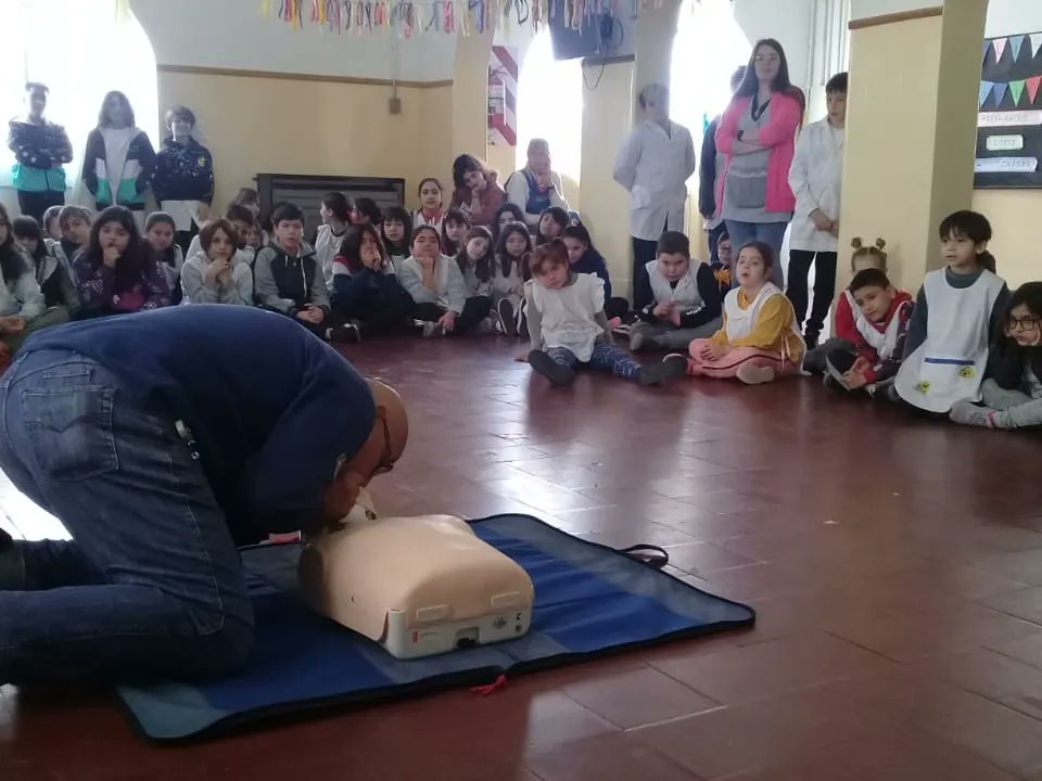 #seguimoscapacitando 
02/08/2023
En el día de ayer, la Dirección Gral de Defensa Civil, brindó una charla de prevención y RCP a alumnos y docentes del turno tarde de la escuela N°29 Domingo Faustino Sarmiento con domicilio en calle D'orbigny 156 de Bahía Blanca.
