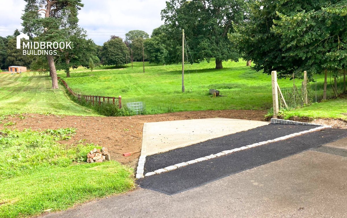 MidbrookBuildi1's tweet photo. The team has completed the #timberclad finish for this Ground Maintenance Building for our valued client in Leighton Buzzard. The #groundworks for the new field entrance is well underway and looks fantastic! 👏

Hats off to our incredible team for their hard work and dedication! https://t.co/BlUJWbvFLh