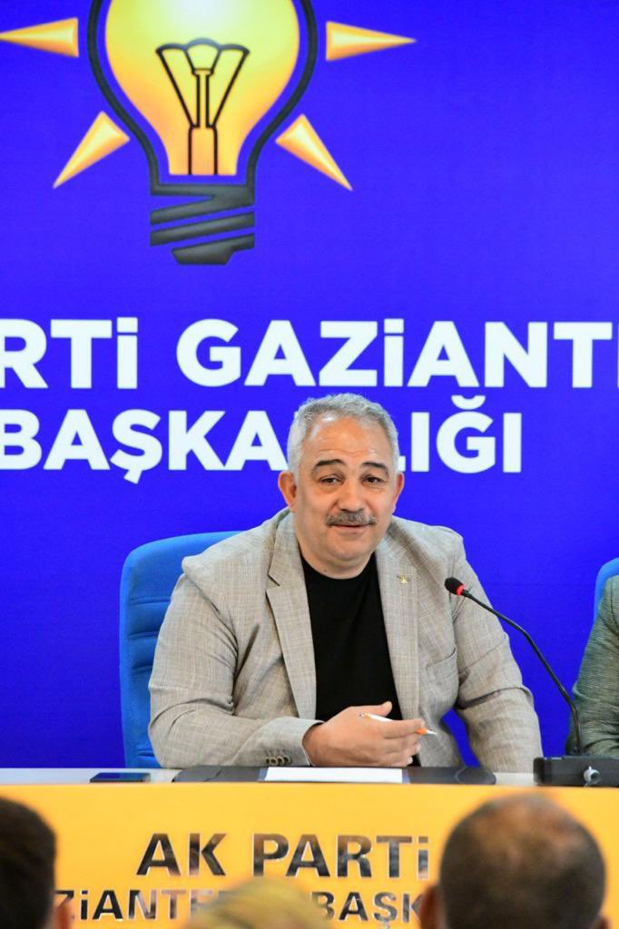 muratcetin27's tweet photo. 📍@AKPartiG_Antep 

AK Parti Gaziantep İl Tanıtım ve Medya Başkanımız Sayın Arif Kurt ile beraber İlçe Tanıtım ve Medya Başkanlarımızla bir araya geldik.

Teşkilatımızın yaptığı çalışmaları vatandaşlarımızla buluşturacak güçlü bir ekibimiz var.

Toplantımızın, hayırlara vesile olmasını diliyorum.

@ArifKurt1