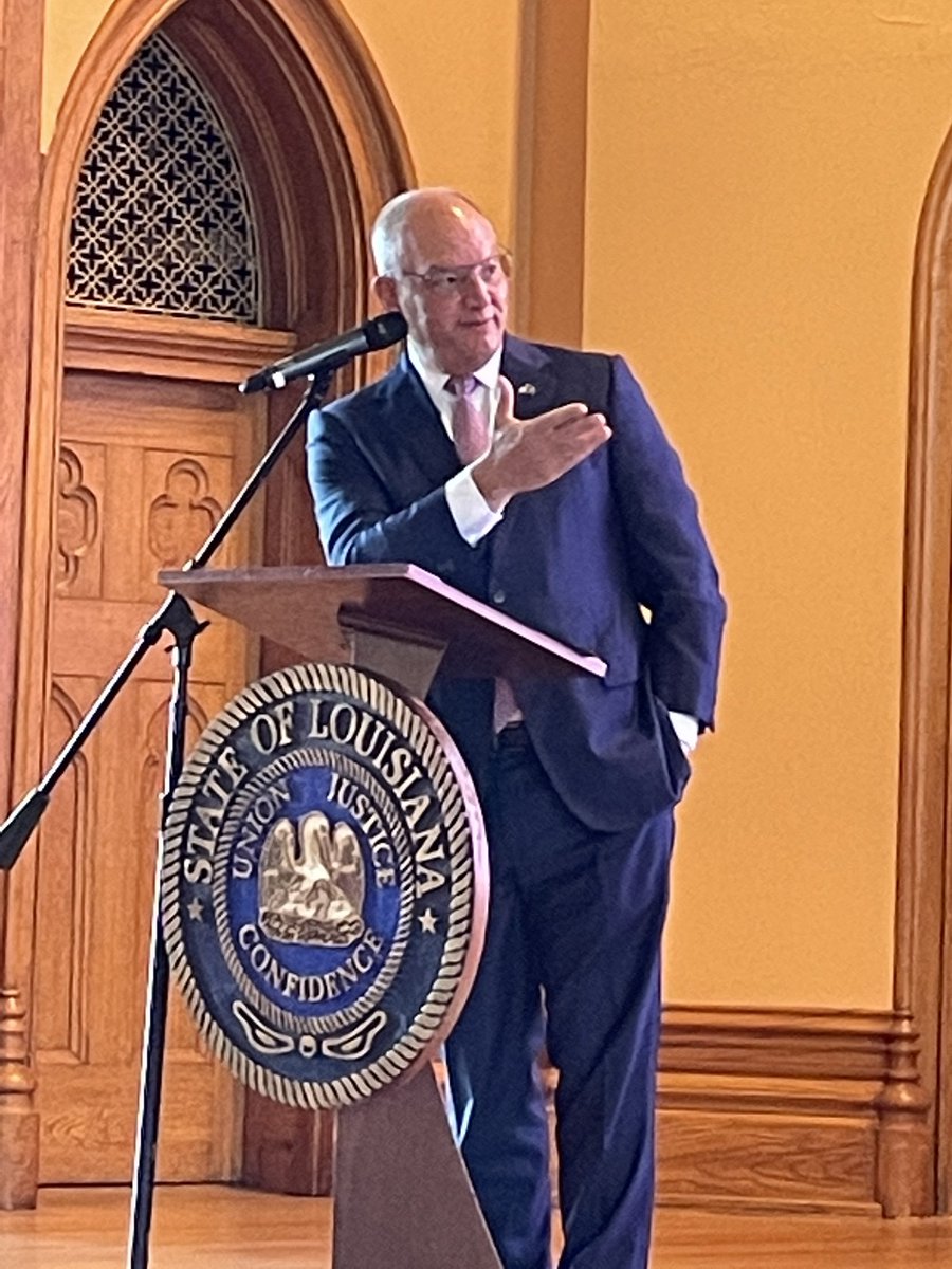 It’s Graduation Day for <a href="/LouisianaGov/">Gov. John Bel Edwards</a>’s Governor’s Fellows.

Congratulations to Regents’ Fellow Colby Hebert and his cohort on completing the 10-week program with flying colors!

#LaProspers #TalentLivesHere