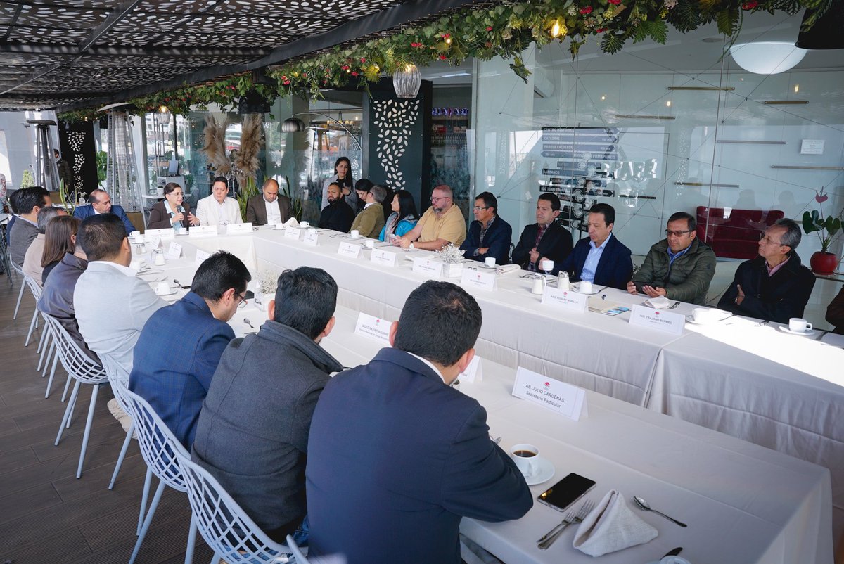 ¡Trabajamos por un futuro más sólido para nuestra ciudad🤝!

Dialogamos con el directorio de la <a href="/camaraconscue/">Cámara Construcción Cuenca</a>, escuchamos sus propuestas para agilizar trámites municipales.

Nuestro apoyo al gremio que impulsa el empleo y desarrollo en el Cantón. Juntos #CuencaSeTransforma ♥️💛