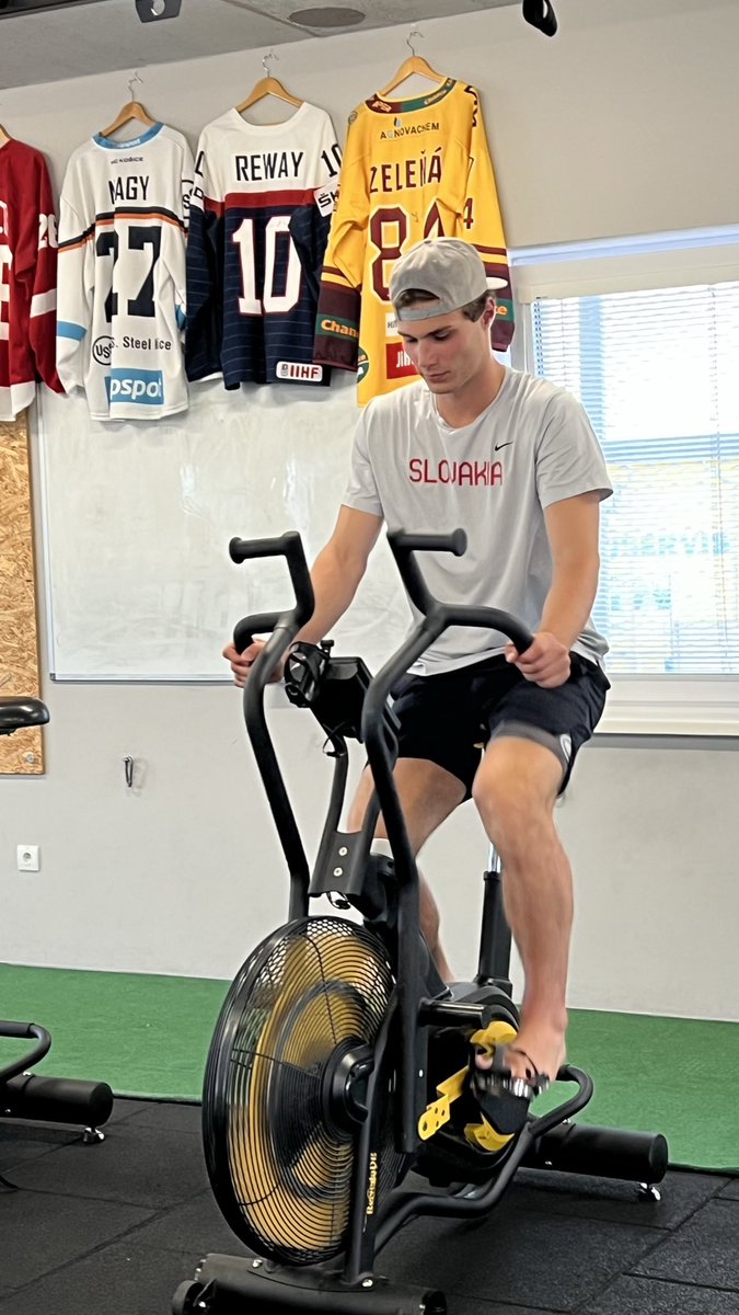 zedmat's tweet image. Preparation of Juraj  Slafkovsky last week in Slovakia for start of the new NHL season ,..