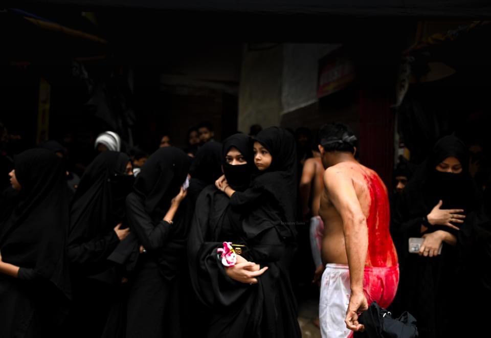 camera__wala's tweet photo. Muharram 2023 • Kolkata

#muharram #islam #streetphotography #photography #photooftheday #india #kolkata https://t.co/Wrz6HIrrMZ
