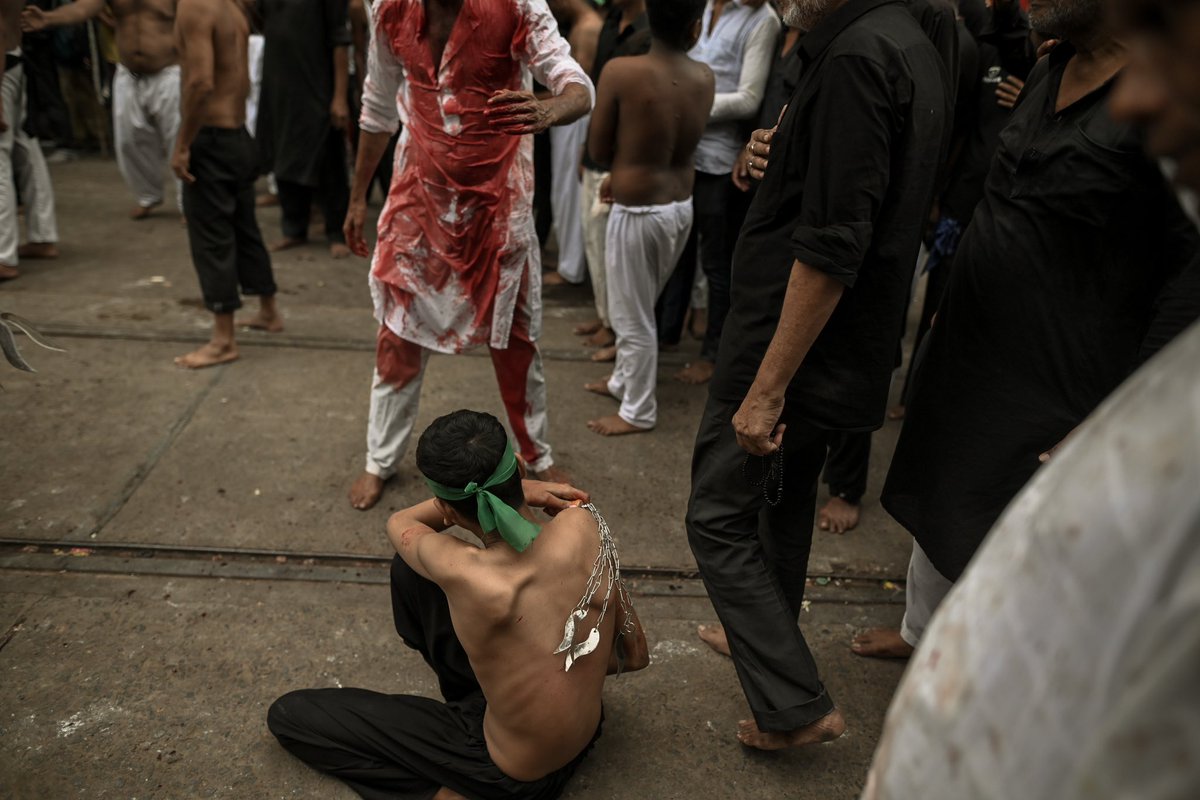 camera__wala's tweet photo. Muharram 2023 • Kolkata

#muharram #islam #streetphotography #photography #photooftheday #india #kolkata https://t.co/Wrz6HIrrMZ