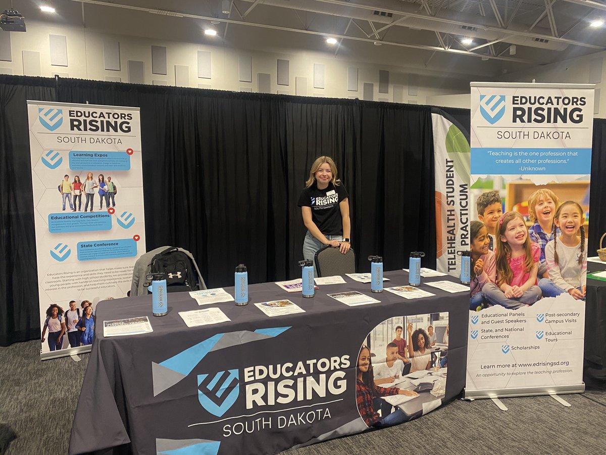 travislape's tweet image. @EdrisingSD is excited to be at the #ASBSDSASDConvention sharing about how to #growyourown Thanks @asbsd_org @SchoolAdmSD for always being such a supporter. Over the last week we have brought 10 new chapters on for this year! #sdedchat @EducatorsRising
