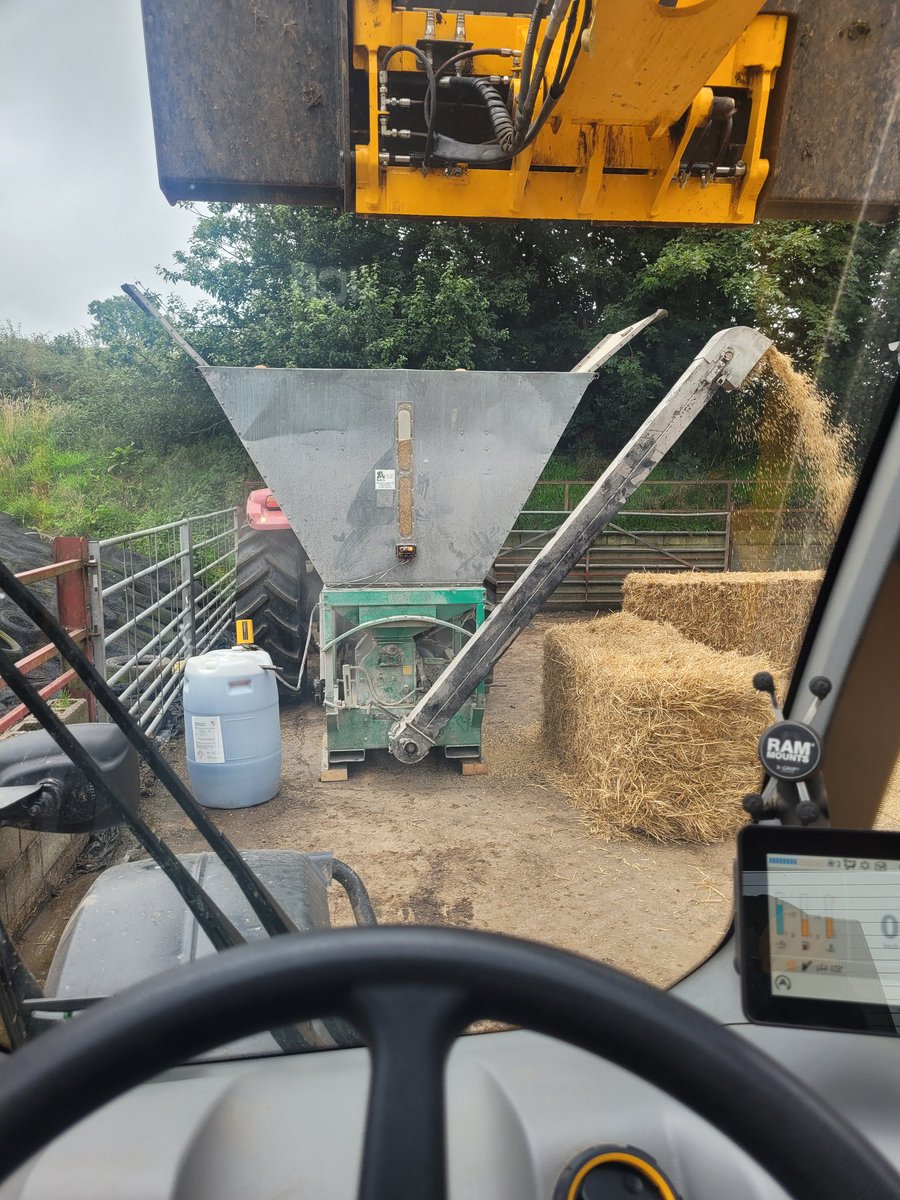 We try and be as self sufficient as possible so by growing crops such as barley we feed that to our cattle to produce top quality beef #farm24 <a href="/FarmersGuardian/">Farmers Guardian</a> <a href="/Woodheads12/">Woodheads</a>