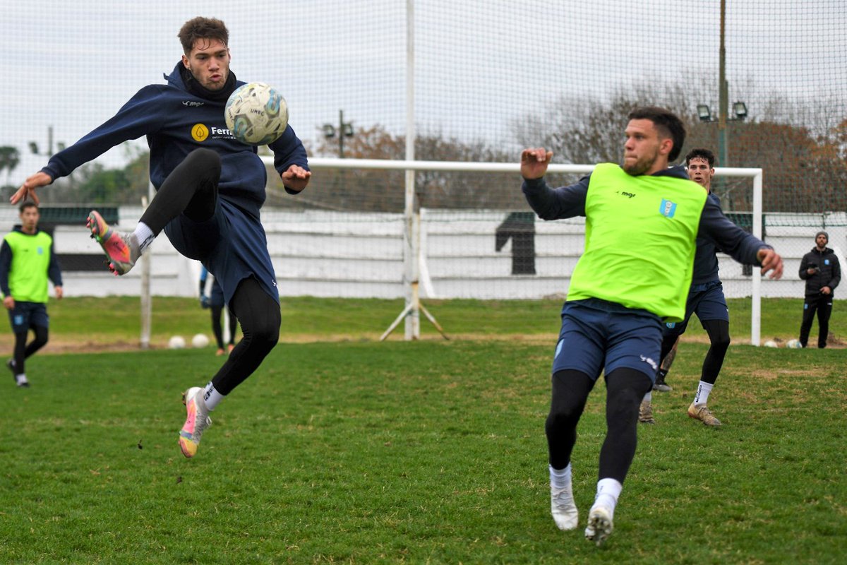 umfc1921's tweet photo. Entrenó la celestina!

#UruguayMontevideofc https://t.co/JlRsqq2mU5