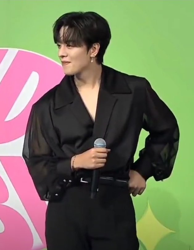 okarumluvblog's tweet photo. OKAY BUT THIS RAVN LOOK
#RAVN https://t.co/GNHOsFLFOJ