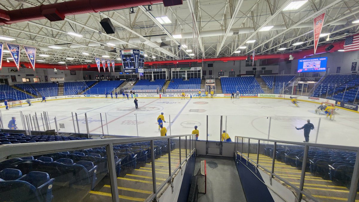 Watching a little Swedish hockey and some potential future <a href="/DetroitRedWings/">Detroit Red Wings</a> 🏒

Axel Sandin-Pellikka had a really nice faked pass to no-look wrister. Already impressed!
