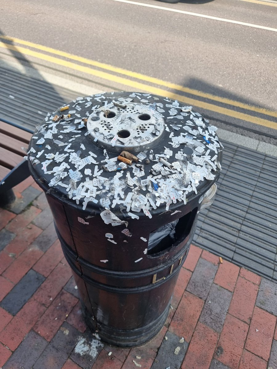 clarescake's tweet photo. @nick_pope Tonbridge High Street has the same problem https://t.co/aqKzxR4oNu