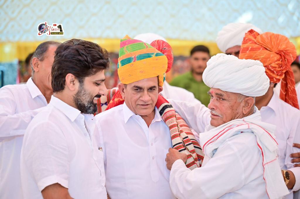 I3pc5X6W3DHeD5z's tweet photo. “Leaders don't create followers, they create more leaders.”हरि @bishnoikuldeep @bbhavyabishnoi @Devendraburia #समाज_हितेषी_देवेन्द्र_बुड़िया https://t.co/xbCbEROgxi