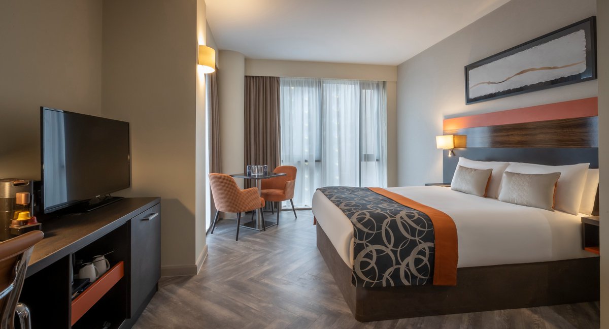 Clayton Hotel Cardiff Wales tweet media