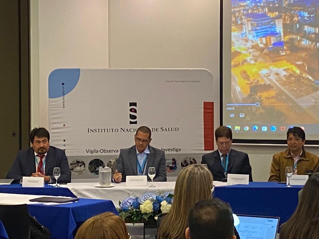 #AEstaHoraINS En el marco de la reunión nacional para el fortalecimiento de la #VigilanciaPorLaboratorio nuestro director general, <a href="/giovannyrubiano/">Giovanny Rubiano MD</a>, reiteró la importancia de mantener foco en los territorios, con acompañamiento presencial permanente.