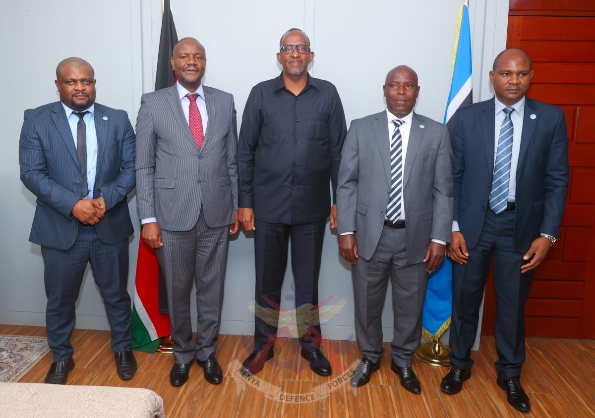 kdfinfo's tweet photo. The Cabinet Secretary for Defence Hon. Aden Duale has today hosted the Director of the Eastern Africa Standby Force (EASF) Brigadier Peter Njema who paid him a courtesy visit at the Defence Headquarters in Nairobi. https://t.co/cdlWIASxVG https://t.co/GMRCr8BCoF