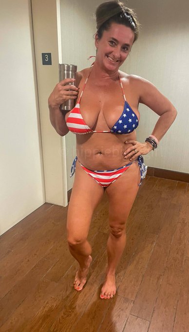 Last day in a hotel before camping, so why not start it off with a swim!?! Happy Thursday!! https://t<a href="/tag/brunette"class="tags"><span>#brunette</span></a><a href="/tag/curvy"class="tags"><span>#curvy</span></a><a href="/tag/thursday"class="tags"><span>#thursday</span></a><a href="/tag/rainraingoaway"class="tags"><span>#rainraingoaway</span></a><a href="/tag/rainyday"class="tags"><span>#rainyday</span></a>