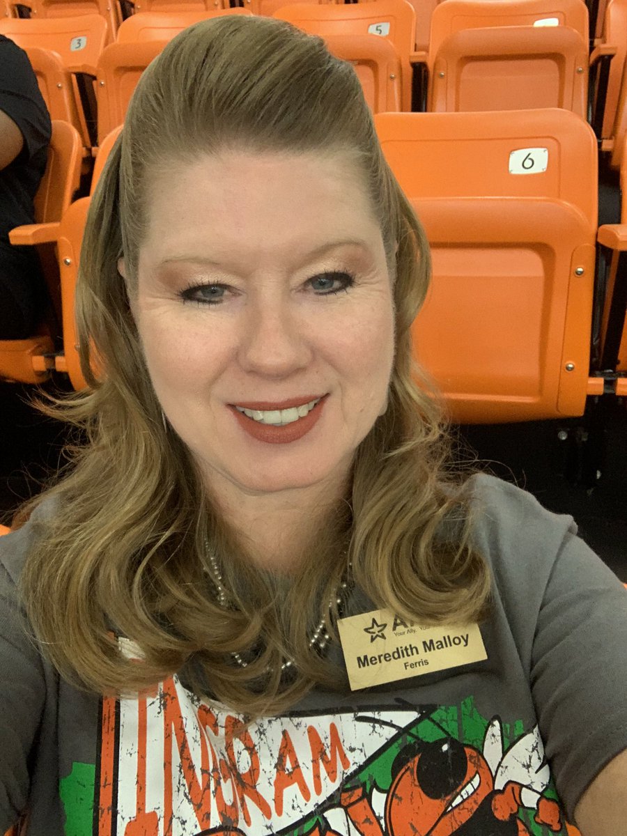 MeredithMalloy1's tweet photo. Ferris ISD convocation!!! Huge party and great way to kick off the year!!! 🖤🧡🖤
@FISD_Ingram #teamingram #ckh https://t.co/esTcONgY1e