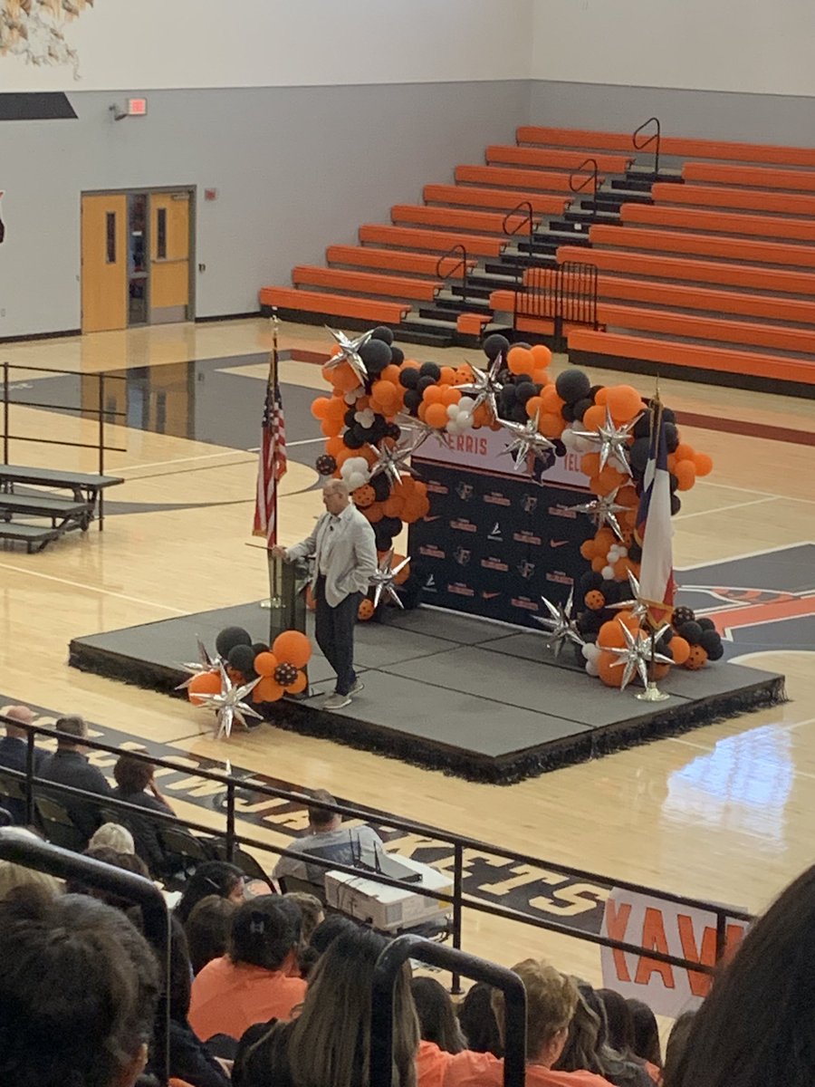 Ferris ISD convocation!!! Huge party and great way to kick off the year!!! 🖤🧡🖤
<a href="/FISD_Ingram/">Hazel Ingram Elementary School</a> #teamingram #ckh