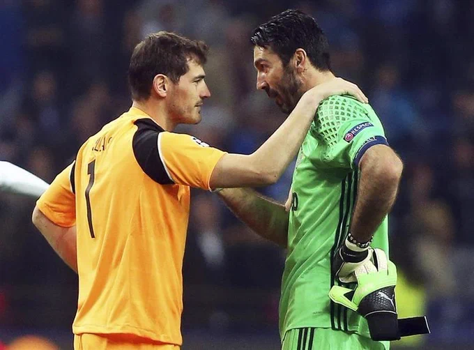 VSportsTM's tweet photo. "Fue un privilegio verte comenzar tu carrera. Inspiración para muchos. Un gran honor y admiración enfrentarme a ti. Rivalidad y amistad. Enhorabuena, Gigi".

✍️De Casillas 🇪🇸 a Buffon 🇮🇹. De una leyenda del arco a otra. 🥅🧤👏 https://t.co/M1L3IqlUc0