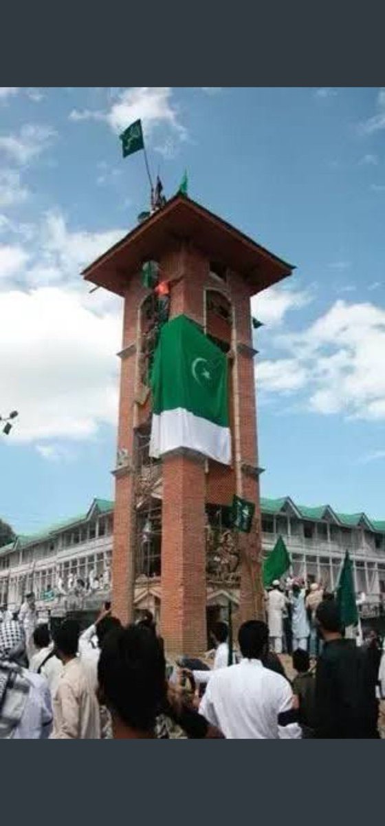 Pic-1: Lal Chowk NEW AVTAR 2023
PIC-2: Lal Chowk 2021-22
Pic-3: Lal Chowk in 2000s
#NayaKashmir #Srinagar, #Historical moment and LAL CHOWK in new grand makeover bathing in glow of TRI-COLOUR
#Kashmir on path of #Economic #Prosperity and #Peace 
#JaiHind