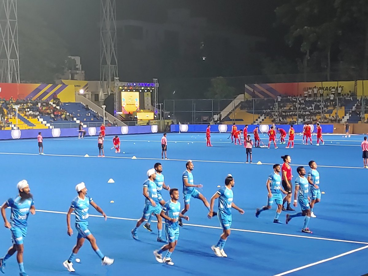 tnrags's tweet photo. The boys are up & running.
#Hockey
#AsianChampionsTrophy
#INDCHN https://t.co/6uGM6TxFTi