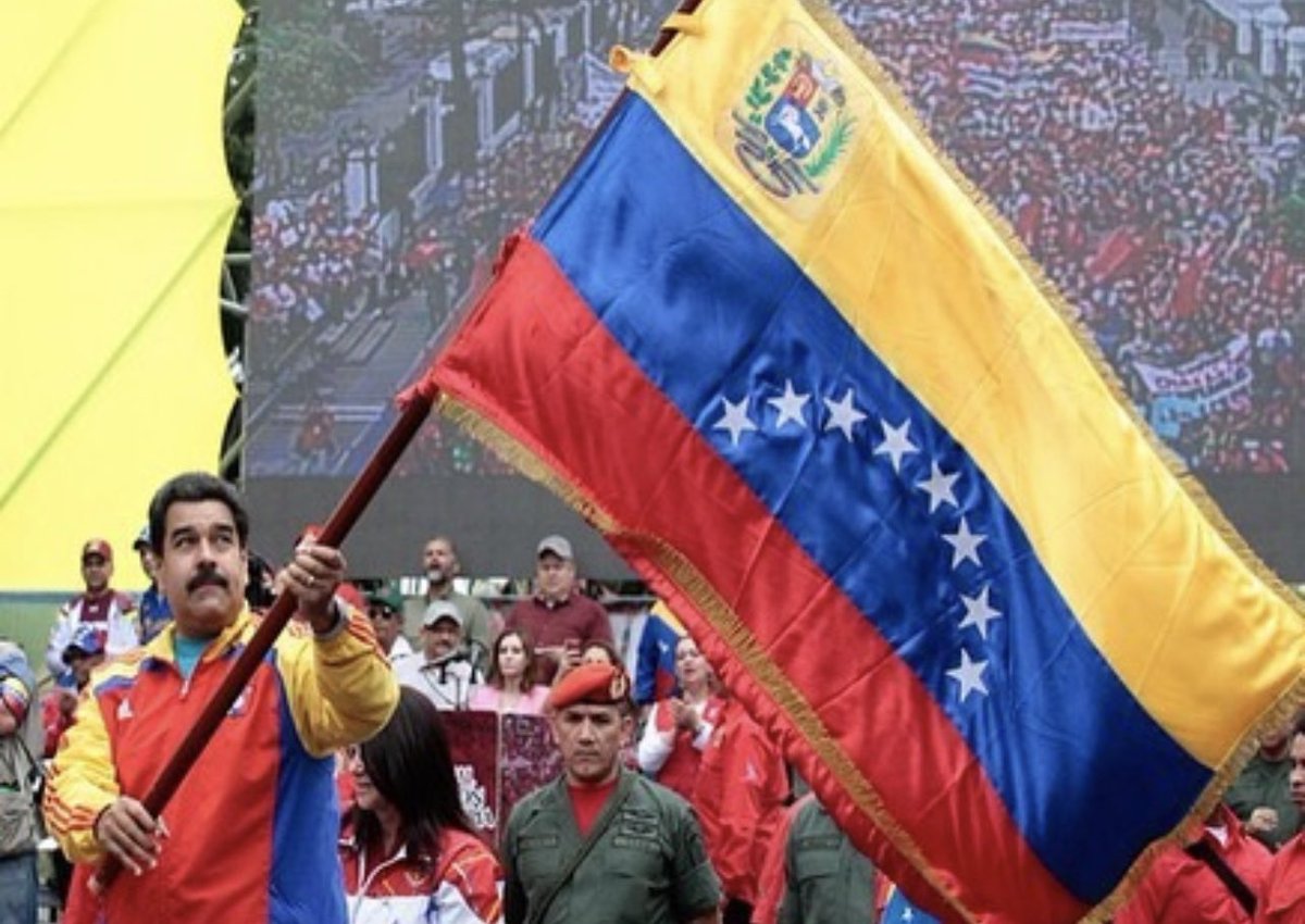 ¡Día de la Bandera Nacional!🇻🇪❤️

Hace 217 años fue izado por primera vez nuestro tricolor en suelo venezolano 🇻🇪. En el 2006 el Cmdte Chávez decretó el Día de la Bandera Nacional para enaltecer este logro histórico liderado por el gigante Francisco de Miranda ✊🏽

<a href="/NicolasMaduro/">Nicolás Maduro</a>