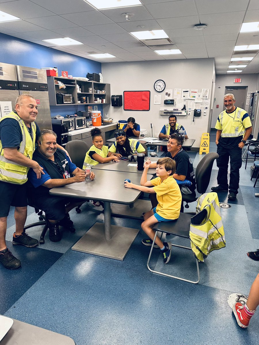 Katheri08552047's tweet photo. Part 3 bring your kids to work #TEAMMSY @GabrelcikLisa @ydowning364 @scarnes1978 @LouFarinaccio https://t.co/ktZIlgQewj