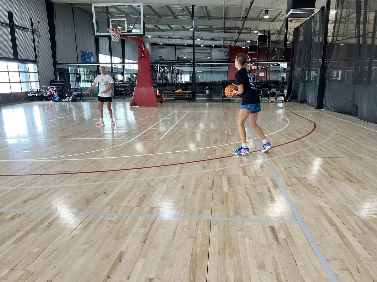 CoachBarnes1's tweet photo. Another day .. another opportunity to get better! #KeepWorking 📈🏀 https://t.co/wPSqtEWB6q