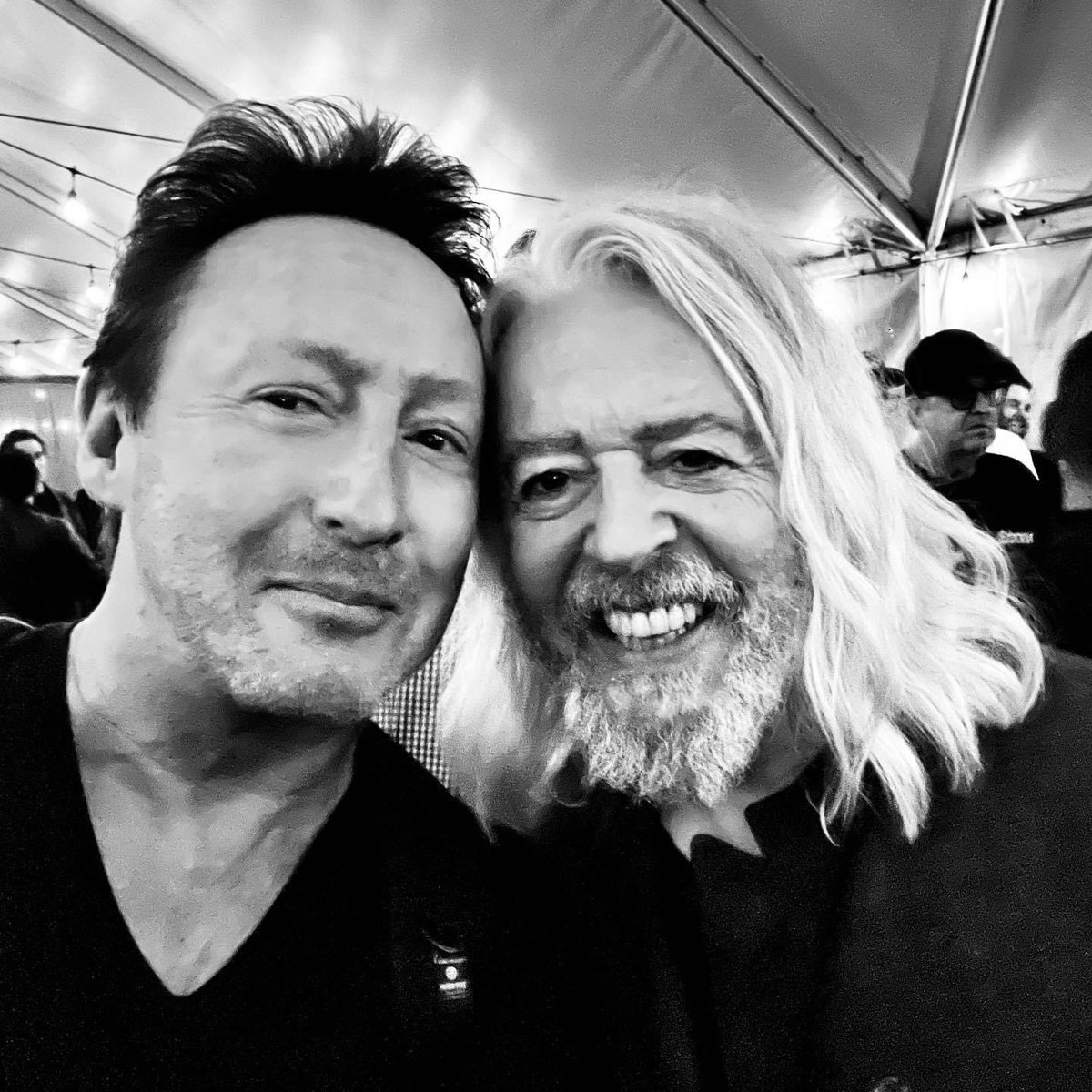 JulianLennon's tweet image. So good to catch up with Roland from Tears for Fears, after watching them play the last night of their tour, at The Hollywood Bowl…
Roland &amp;amp; I sang together many moons ago in Paris, for a famous live music Tv show, then I sang Background vocals for the remainder of the show….…