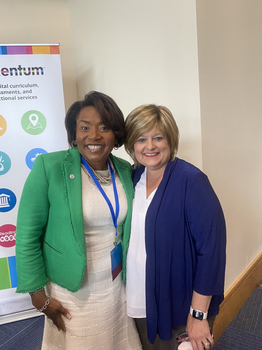 Cyndi_Chancery's tweet photo. How many cookies are in the Cookie Jar? We have a winner! Having fun at the Back To School Conference @JEFCOED 
@rockford1975 @EdmentumGulf 
@LeslieCRichard2 @edmentum @orush2 https://t.co/1GdrvtfxSy