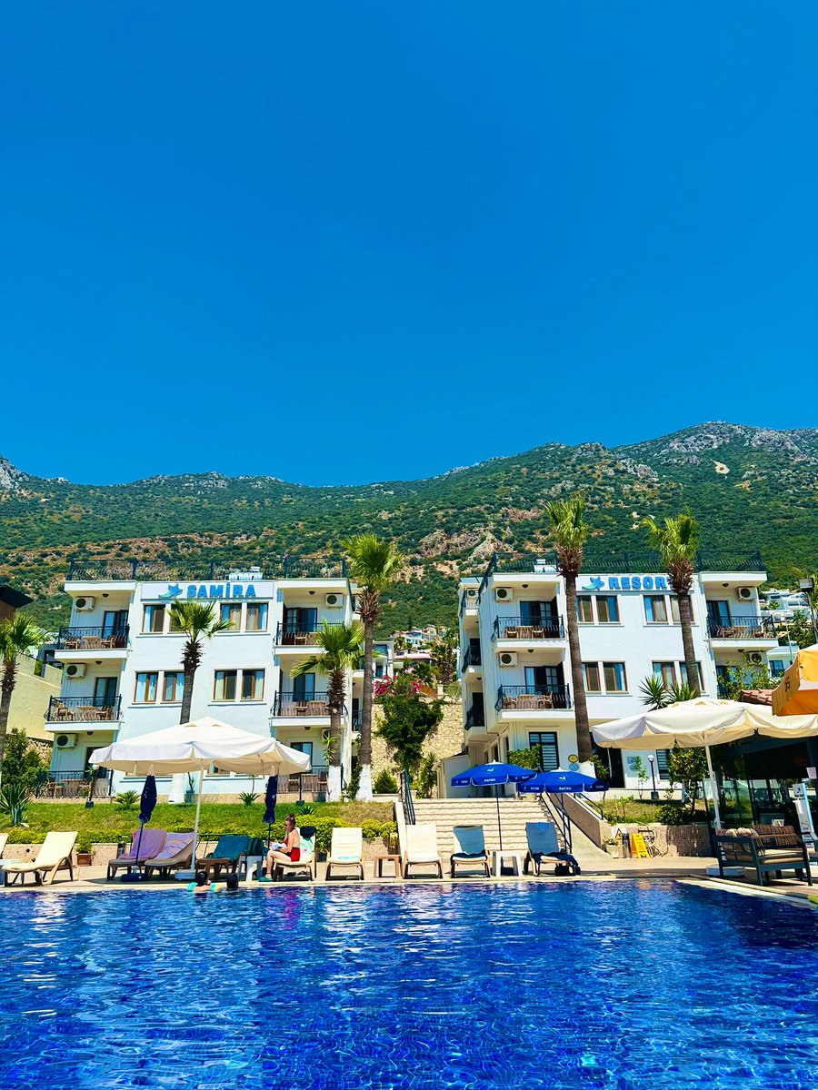 jesspeet_'s tweet photo. When abroad &amp; chilling on the sun lounger, there’s only 1 thing to do!☀️ #stayscummy @Clair_Buckley @jamesbuckley7 https://t.co/XMgoWqxGVv