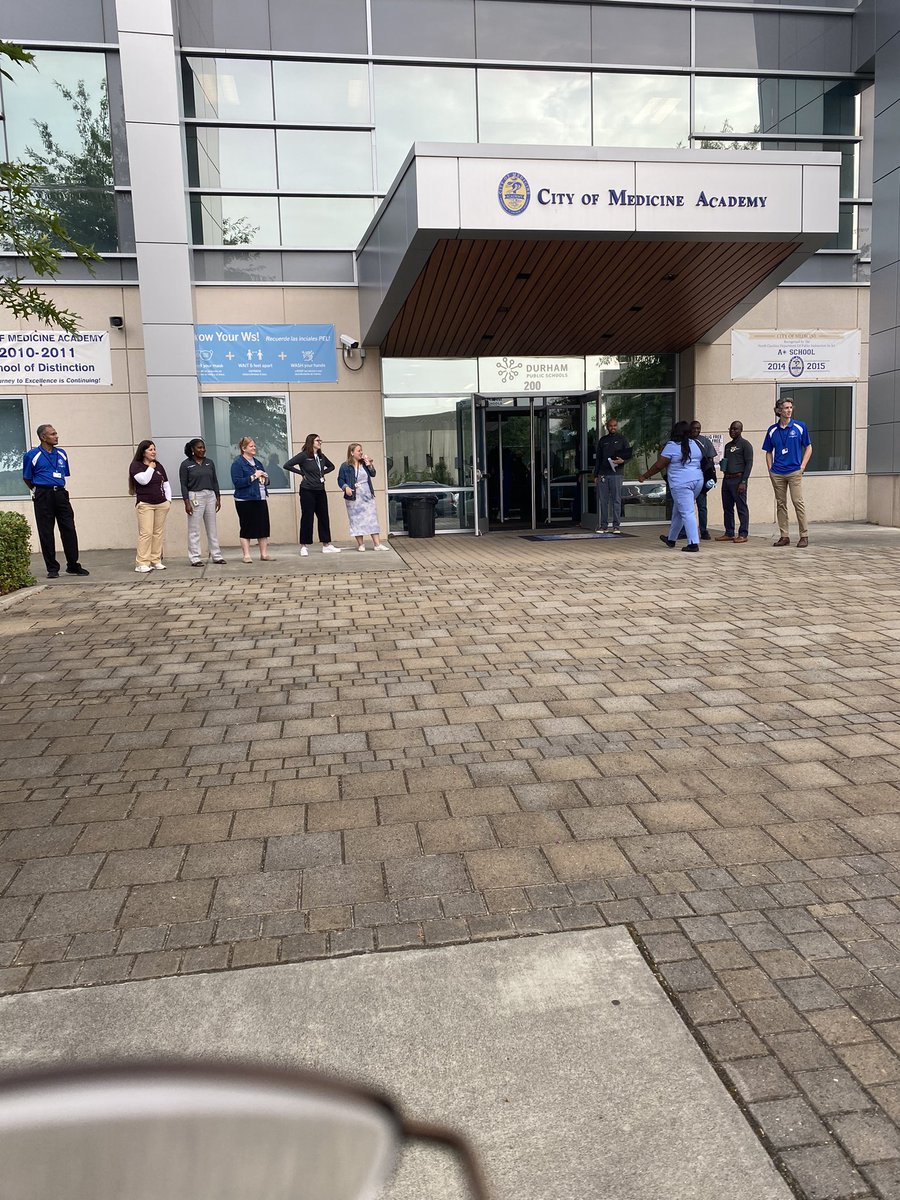 cityofmedicine's tweet photo. We’re back!!!😁
This morning, CMA Staff welcomed students back for an amazing school year! https://t.co/8xMuawvxdo